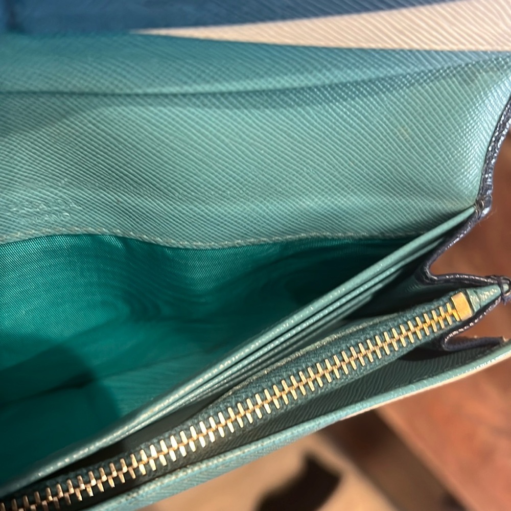 BAG BATTLE Prada Wallet - Picture 8 of 11